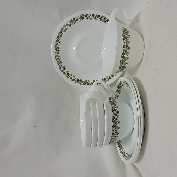 Vintage Corelle Spring Blossom/Crazy Daisy Hook Handle Cups and Saucers - Picture 1 of 5